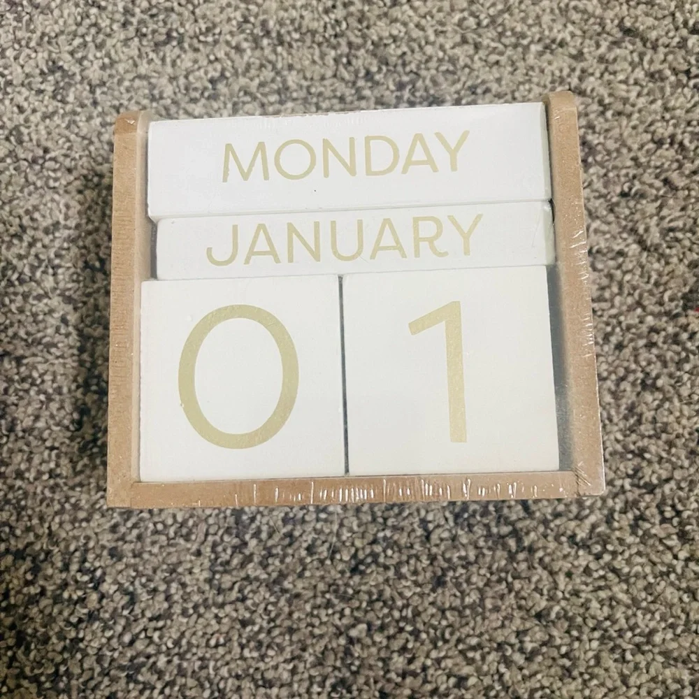 NWT Block wood Perpetual desk Calendar